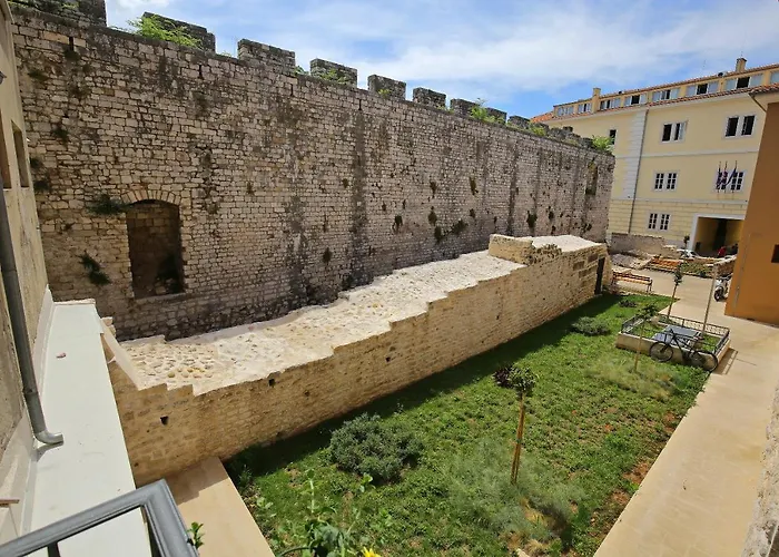 Skoblar krevet i doručak 4*